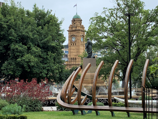 Picture of the sculpture & main clock of Hobart in Franklin square
