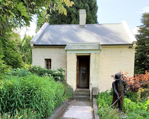 Image of the caretakers cottage at Royal Tasmanian Botanical Gardens, one of the must do one day itineraries around Hobart.