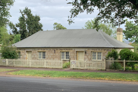 Picture depicting an example of architecture around Ross Tasmania